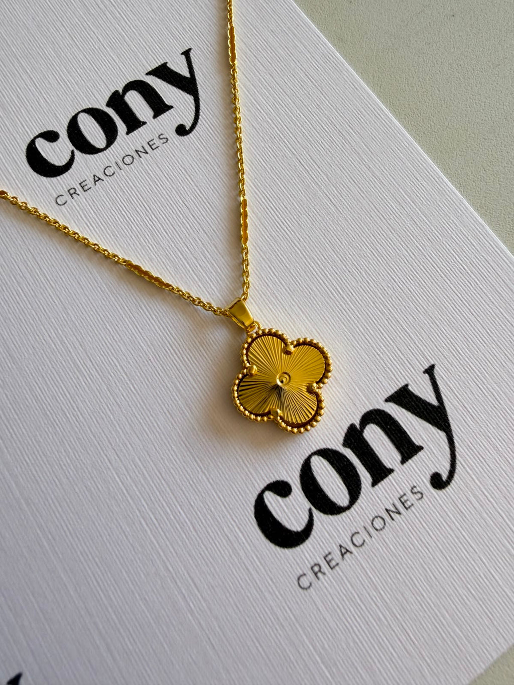 Collar Trébol Dorado en Baño de Oro