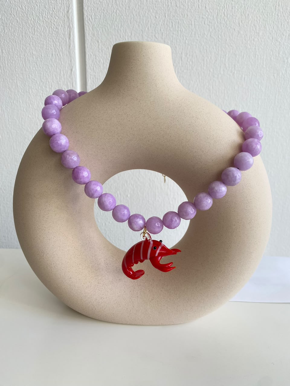 Collar Ágata Lisa Lila con Dije de Camarón