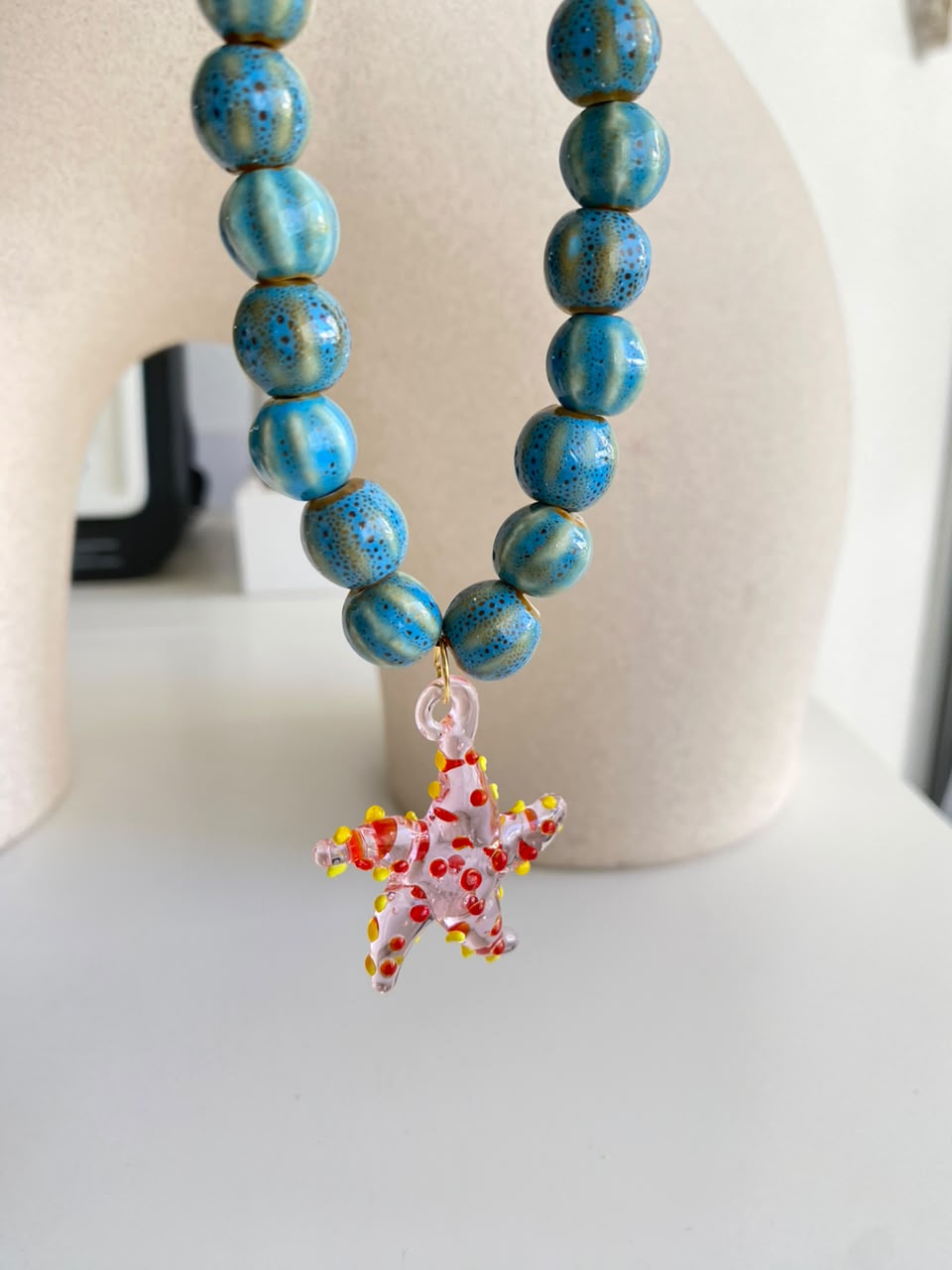 Collar de Cuentas Azules con Dije de Estrella de Mar
