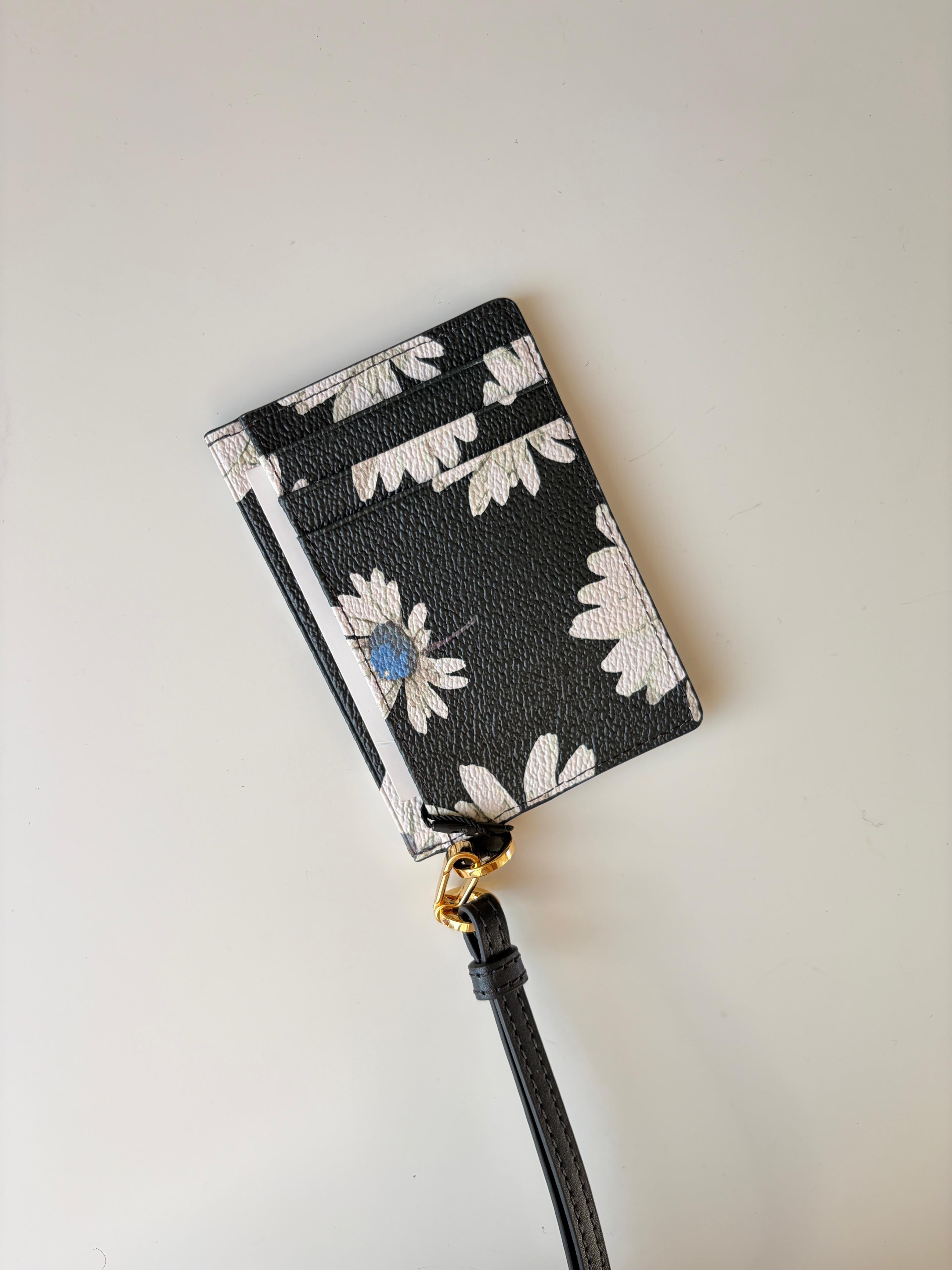 Tarjetero Bimba Y Lola – Estampado Floral Negro