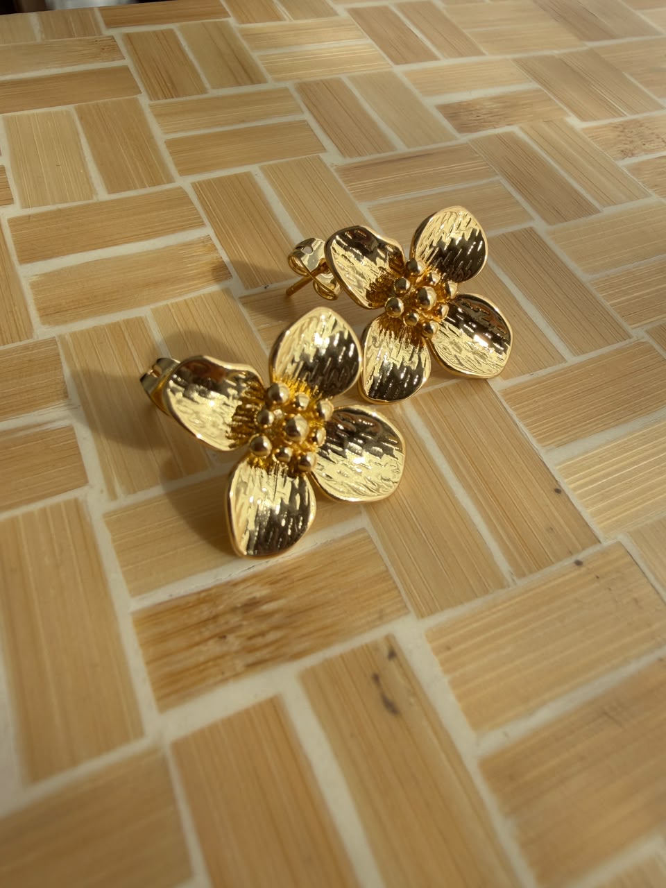 Aros Flor Dorados en Baño de Oro