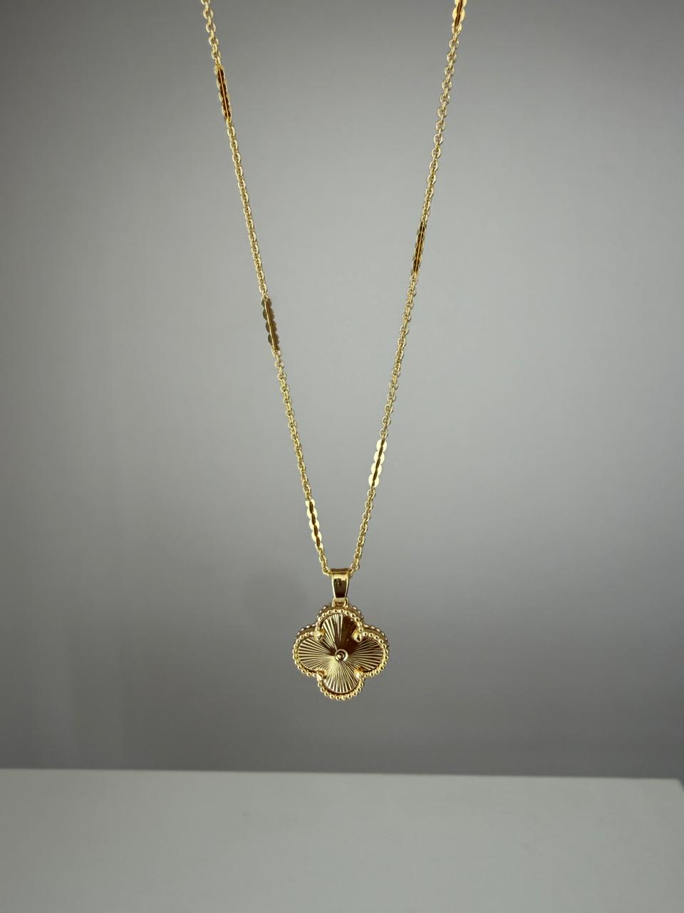 Collar Trébol Dorado en Baño de Oro
